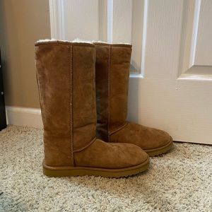 LIKE NEW UGGS!